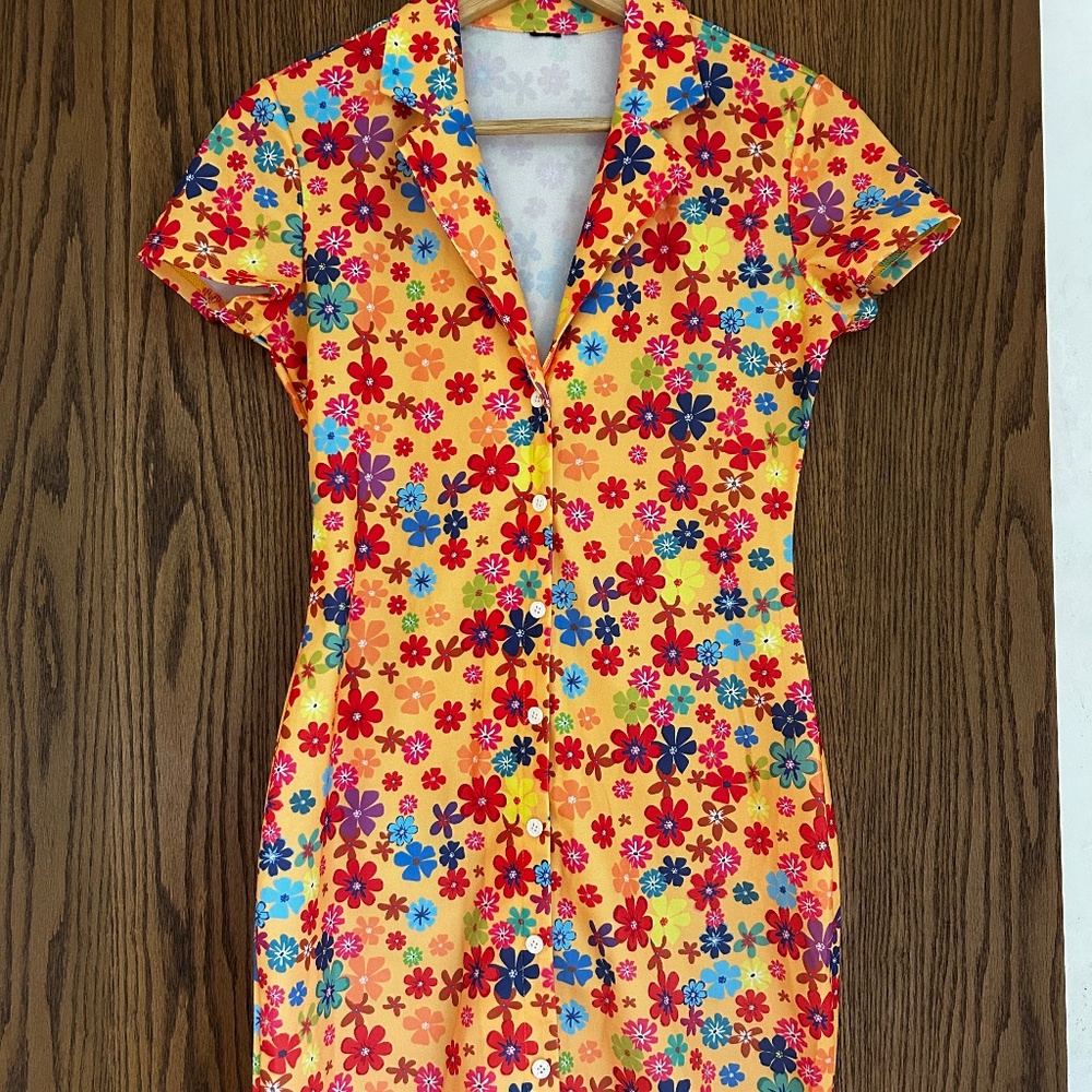 Super retro yellow flower mini dress